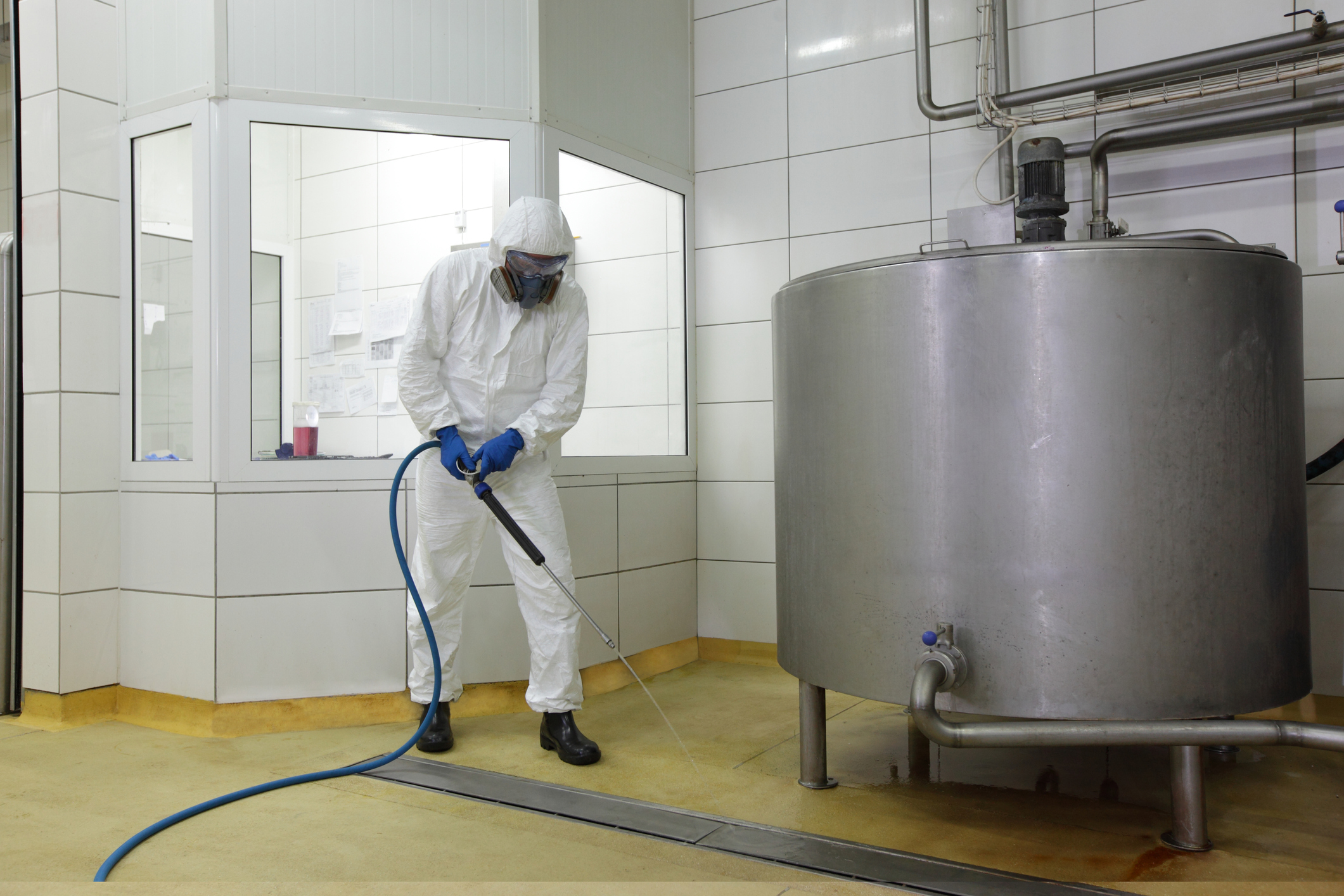 Etapas importantes para a limpeza correta de ralos industriais: